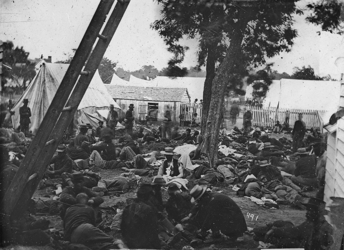 Old black and white Photograph of American civil war camp