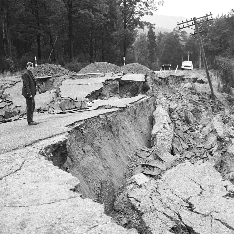 Road destruction caused by the Inangahua earthquake in 1968