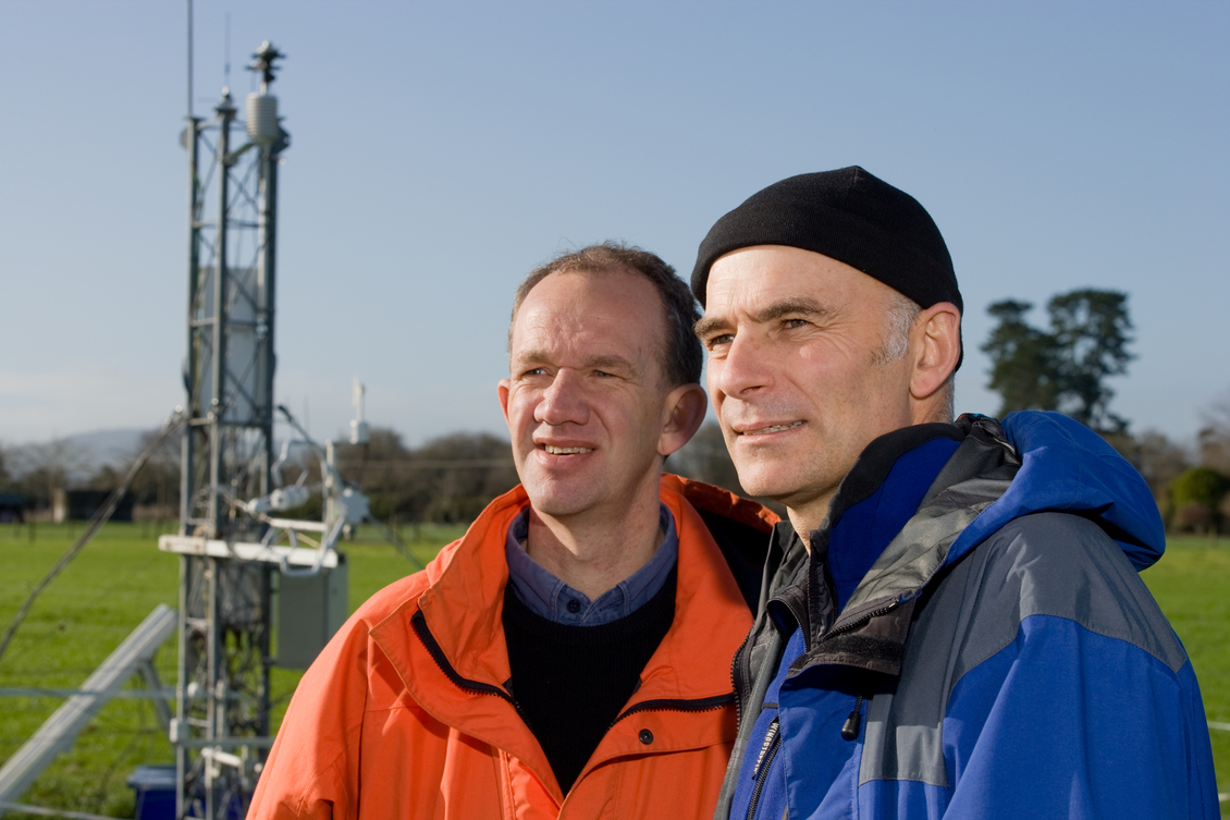 Scientists Dr Louis Schipper and Dr Dave Campbell outside.