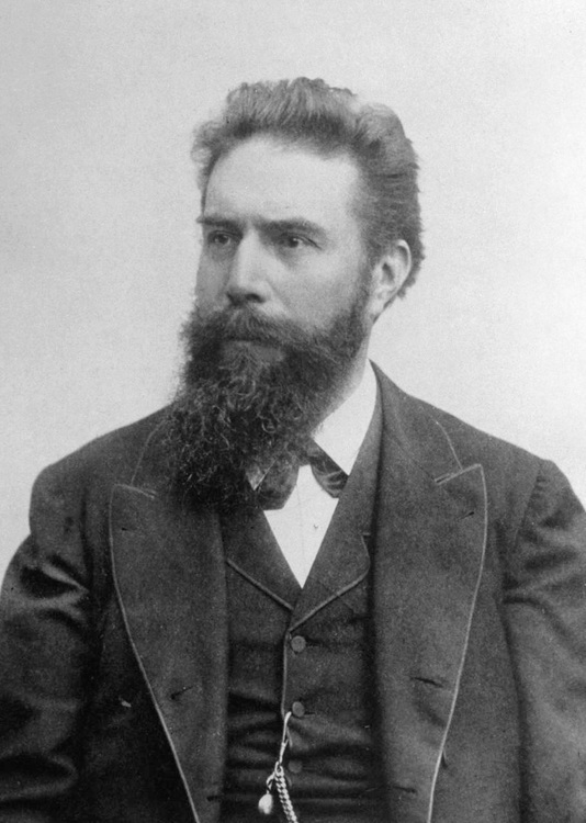 Black & white portrait photo of Dr Wilhelm Roentgen (1845–1923)