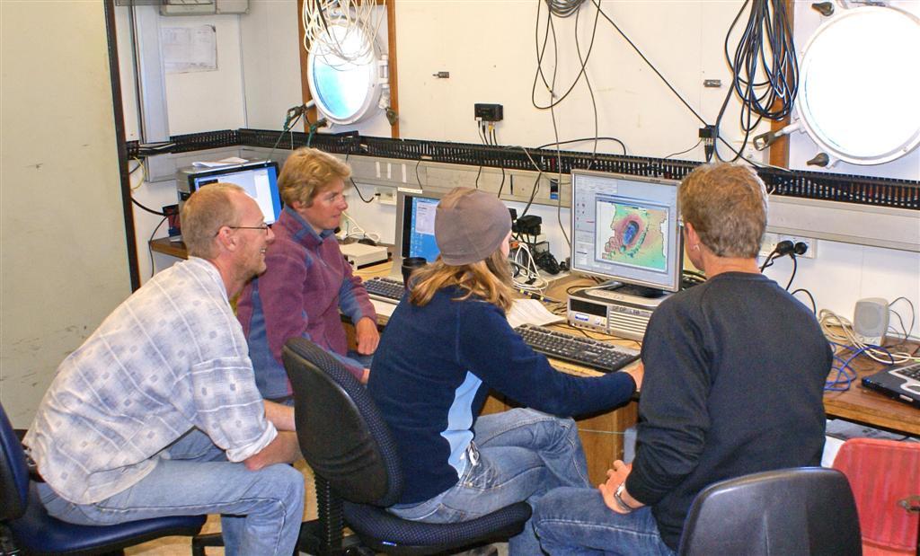 4 scientists watching the data from the DTIS cameras.
