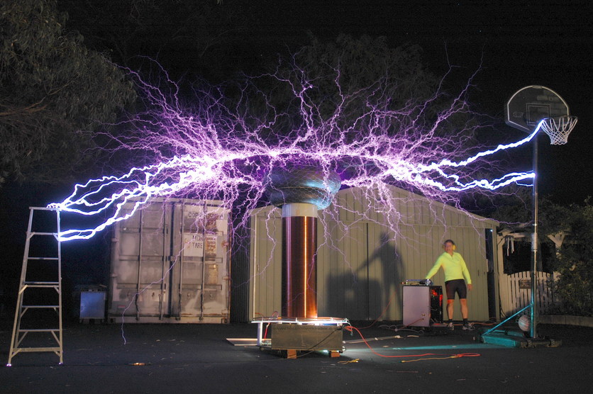 Scientist's outside experiment with Tesla coil causing lightning