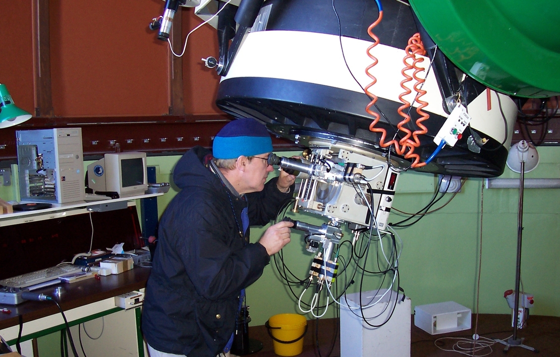 Astrophysicist Denis Sullivan using a photometer teleschope.
