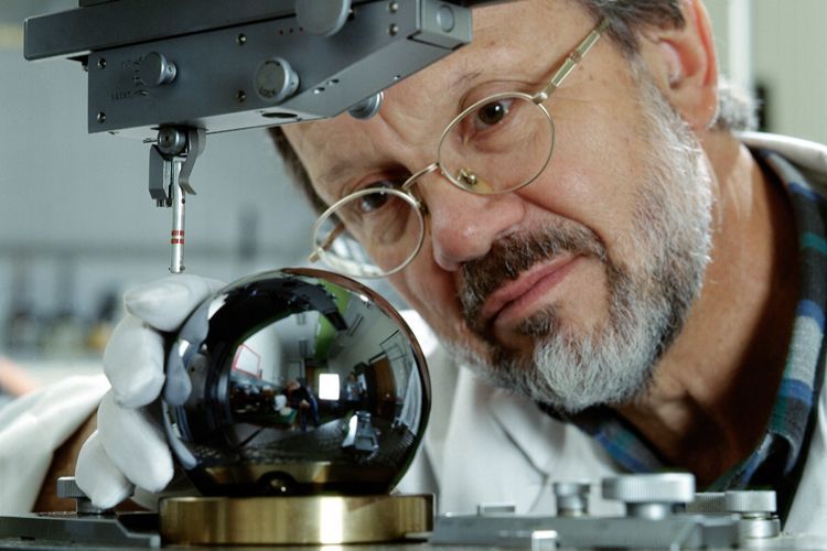 Scientist and a special silicon sphere part redefining kilogram