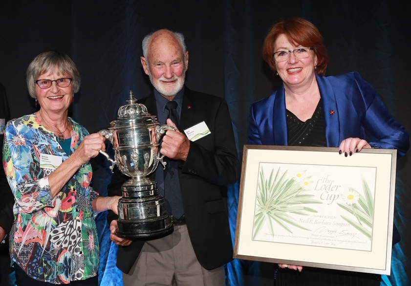 Presenting the Loder Cup to Barb and Neill Simpson, 2016