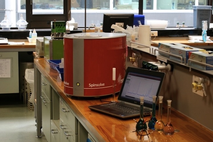 Spinsolve benchtop nuclear magnetic resonance (NMR) spectrometer