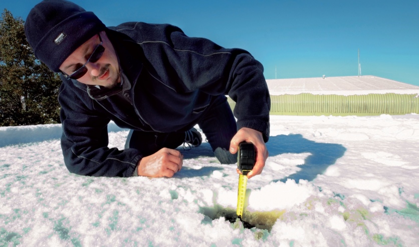 NIWA’s Christian Zammit measures snow depth in Christchurch. 