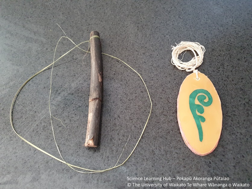 Examples of pūrerehua made from a flax stem and a plastic lid.