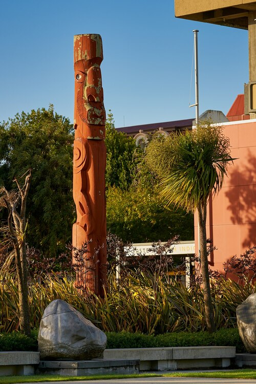Māori carved wooden pole: Te Rongo-Marae-Roa pou