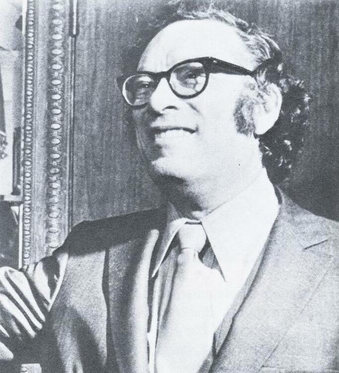 Black-and-white image of author Isaac Asimov. 